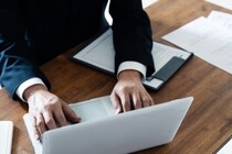 転職活動していることが職場にバレた！「無断リファレンスチェック」は違法？