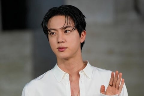 BTSのJINさんにキスした日本人女性が韓国で「強制わいせつ」で起訴 「犯罪と思わなかった」は通用する?