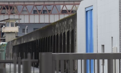 「刑務所のほうがマシに」「不安でいっぱい」受刑者から切実な声、委託費不足で更生保護に危機