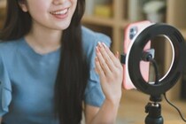 「辞めても配信できない」契約に公取がライバー事務所に注意、芸能界やYouTuberまで波及か