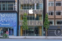 AirPodsの新機能「ライブ翻訳」に期待の声　誤訳が起きたらApple社に責任を問える？