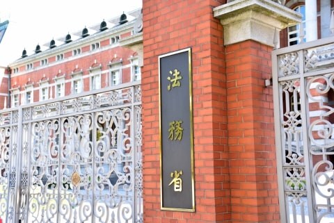 「馬鹿じゃ」で10万円、「見た目からしてバケモノ」は30万円 法務省が初公表した侮辱罪の“相場”