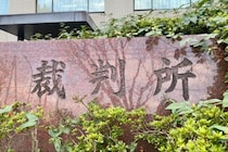 小学校トイレで女子児童ら盗撮、初公判で元教員が事実認める　「コンセント型カメラ」を駆使