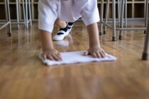 「テスト90点以下は雑巾がけ1km」は体罰？ 昭和の「熱血指導」はもう通用しない