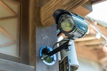 「もう我慢できない」隣人の防犯カメラが自宅玄関に向いている！撤去や撮影範囲の変更を求めることはできるか？