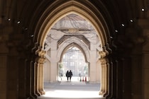 「もっと周知されるべき」東大キャンパスで警備員がエスコート　SNSで話題の制度、実は15年前から