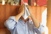 捨てることになる？「おしぼりで鼻をかまないで」SNSで話題に　業界団体に聞いた正しい使い方