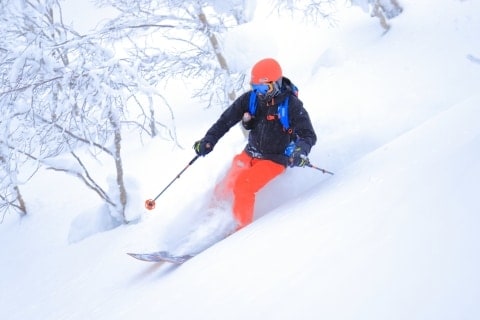 雪山のバックカントリー遭難、自己責任？スキー場の責任？弁護士が「救助費用」と賠償のルール解説