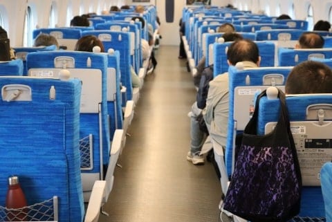 「そらあかんやろ」新幹線の座席を“窓向き”に回転して着席　乗客の写真拡散、JR東海の見解は