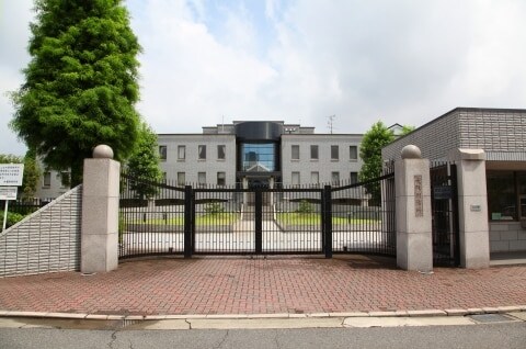 「報復人事だ」内部告発の直後に北九州へ異動命令、大阪刑務所の元医師が国賠提訴