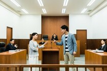 不倫夫が「自宅は渡さない」と開き直り！  ローン返済してきたサレ妻、単独取得のための戦略とは