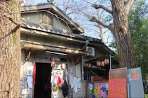 京大「吉田寮」寮生が3月末に一時退去、学生と大学の対話は再開する？　築113年「現棟」を歩く