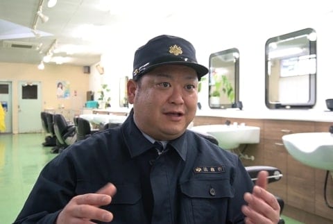 「客の話をよく聞いて」受刑者がハサミで一般客の髪を切る「塀の中の床屋」　理容師を目指す若者と向き合う職員の思い