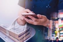 パパ活で詐欺になる？「生活が苦しい」と言われて援助…SNSは高級レストランとブランド三昧の女性