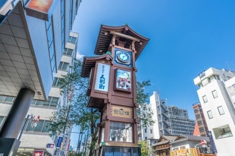 女子高生に「ウィンク」しただけでアウト？東京都中央区の「不審者情報」が物議、法的な線引きは