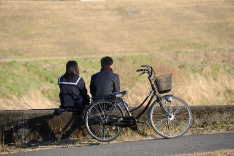 「ゆずの歌」のようにはいかない？　自転車の二人乗りに青切符、「青春の象徴」が反則金3000円に