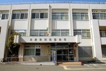 「噛みつき」で現行犯逮捕の89歳男性が急死、被害女性は「容疑者扱い」される？