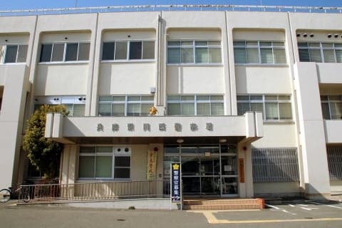 「噛みつき」で現行犯逮捕の89歳男性が急死、被害女性は「容疑者扱い」される?