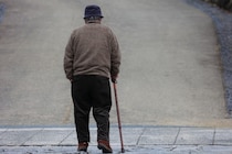 2025年の「孤立死」2万2222人、男性が8割近く占める　50代から急増…政府推計