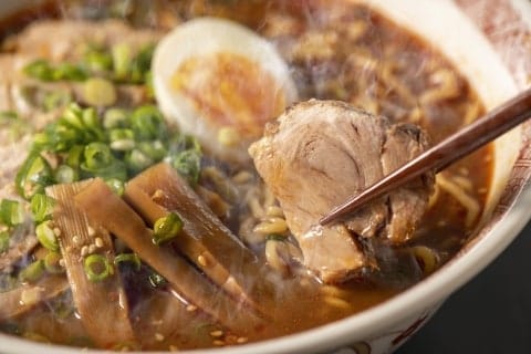 「10年間、土日祝休みなし」でボーナスもなし…過酷なラーメン店勤務、割増賃金は請求できるのか？