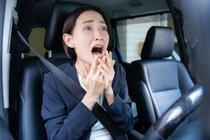 レンタカーでゴツン！「やばっ。これくらい平気か…」事故を通報しないと何が起きる？