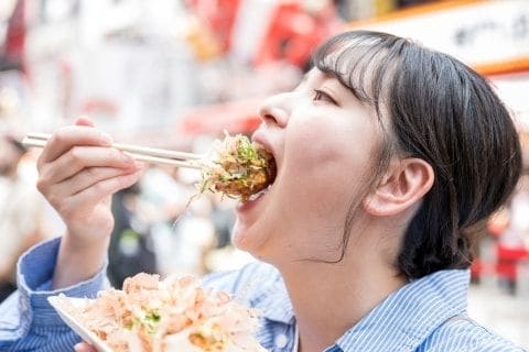 タコが切れた…中身はイカの「たこ焼き」、黙って売ると詐欺罪になる？