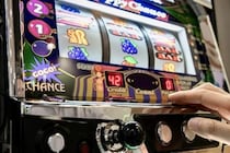「もう限界です」ギャンブル依存の毒親の借金肩代わり、「親子の縁」は法的に切れるか