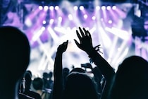 「一生忘れない」嵐ライブ映像をSNS投稿したら犯罪？ 動画とスクショで異なる法的リスク、弁護士が解説