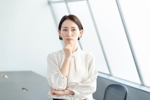 夫の「社内不倫」を会社に報告→弁護士から突然「名誉毀損」通知、サレ妻に慰謝料請求の可能性は?