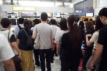 体当たりで小学2年女児にケガ、黒マスクの「ぶつかりおじさん」逮捕…過去にはどんな罪に問われてきた？