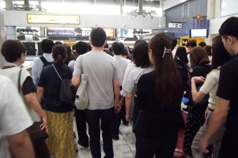 体当たりで小学2年女児にケガ、黒マスクの「ぶつかりおじさん」逮捕…過去にはどんな罪に問われてきた？
