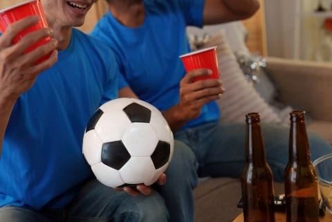 W杯観戦で深夜の大歓声…「4年に1度だから我慢しろ」は通用する？　住宅の騒音トラブルに法的措置は可能か