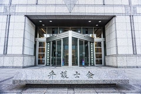 「国旗への敬意を、心の内面まで強制」東京弁護士会が「国旗損壊罪」に反対声明 日弁連に続き
