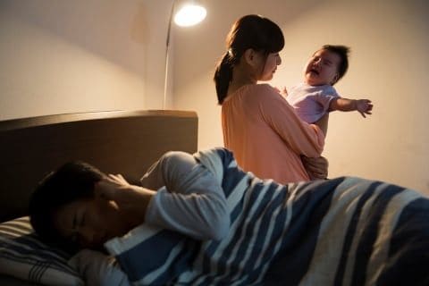 「W杯で起きれるなら、普段から起きろや!」夜泣き対応しない夫が深夜観戦で起きた