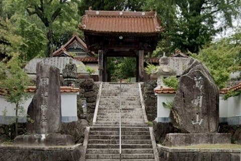 「人生が嫌になった」寺に放火した疑いで僧侶見習い逮捕、厳しい修行は時代に合わない?僧侶弁護士が答える