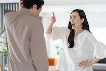 妻が「やめて」と言っても胸やお尻を触る夫…「家庭内痴漢」は「ただのスキンシップ」では済まない？