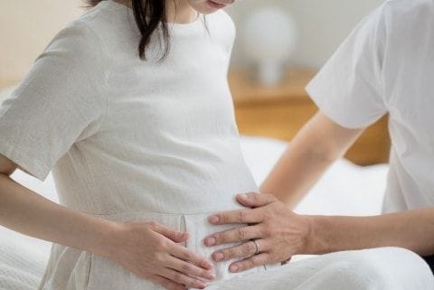 お腹に赤ちゃんがいるのに…夫の不倫相手は「妊娠を知りながら」臨月まで関係継続、慰謝料は上乗せされるか