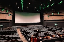 わァ… 「映画ちいかわ」上映中にスマホで盗撮か、SNS投稿が話題…「映画泥棒」はどんな罪に問われる？