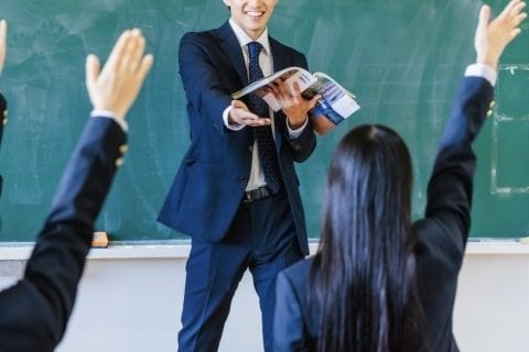 教師の夫と「元教え子」が不倫、3年も耐えてしまった妻の後悔…慰謝料請求は「間に合う」のでしょうか？