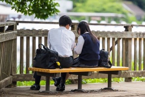 「ディズニーで彼女とホテルに泊まる」 高校生息子に「同意書へサインして」と言われた母親の悩み、未成年だけの宿泊リスクは？