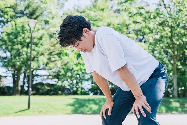 「休むほど疲れる」の科学的理由──スタンフォード研究が示す、歩行による細胞の再起動