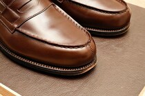 足の悩みを解決する"第三の靴"スノーファー──快適さときちんと感を両立する新定番