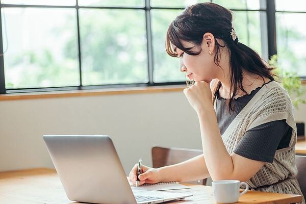 「働きながら学び直す」を国が支える新制度──40代・50代会社員のための教育訓練休暇給付金