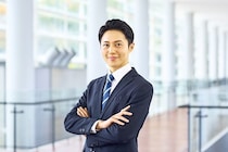 「起業＝大金」は思い込み？ 会社員のまま小さく始めた人たちのリアルなお金事情