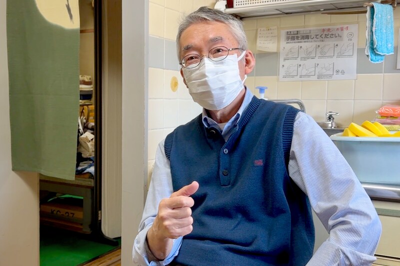 インタビューにこたえる鍼灸師の髙田常雄さん