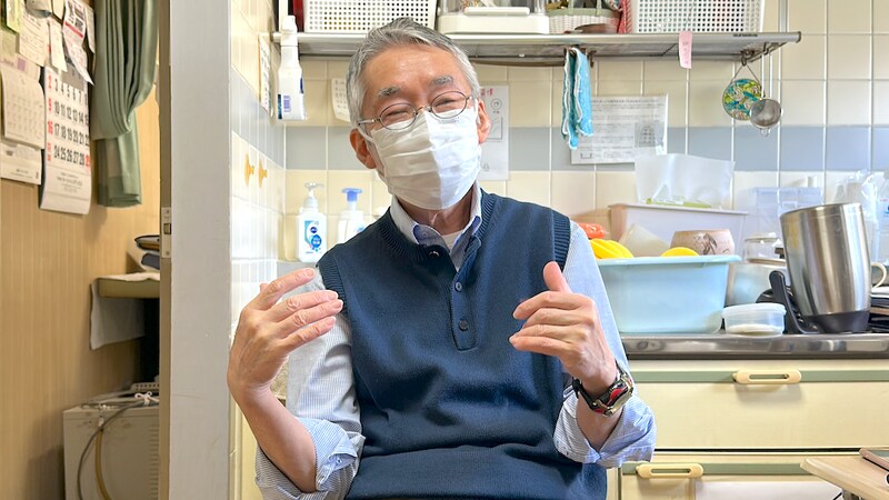 インタビューにこたえる鍼灸師の髙田常雄さん