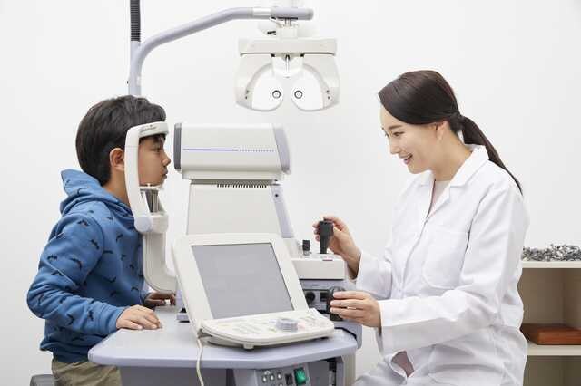 視能訓練士画像