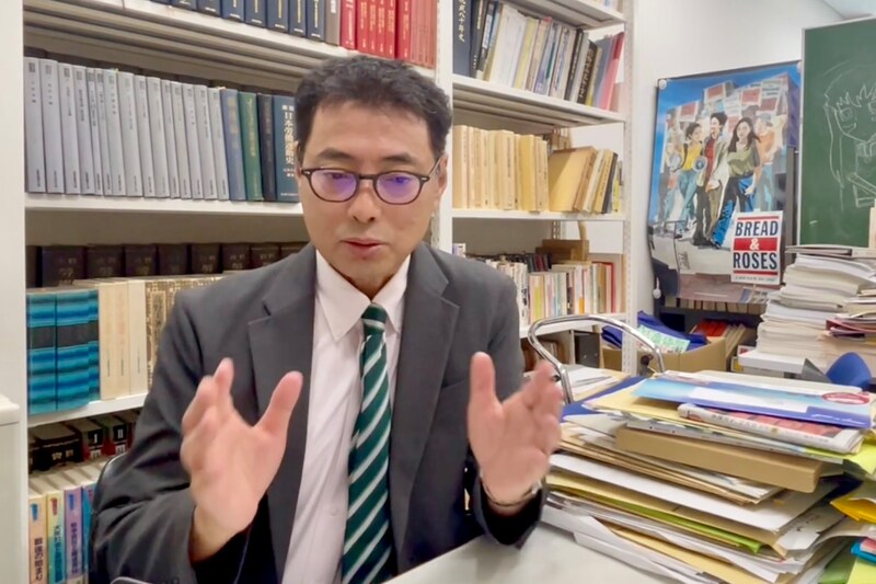 インタビューを受ける兵頭教授