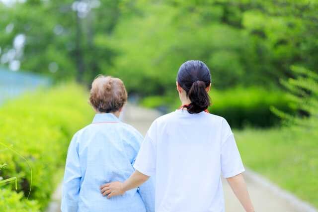 生活相談員とは？必要な資格と仕事内容、配置基準についてわかりやすく解説します_KV