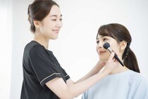 美容部員（BA・ビューティーアドバイザー）とは？ 仕事内容、働く場所、年収・給与、将来性について